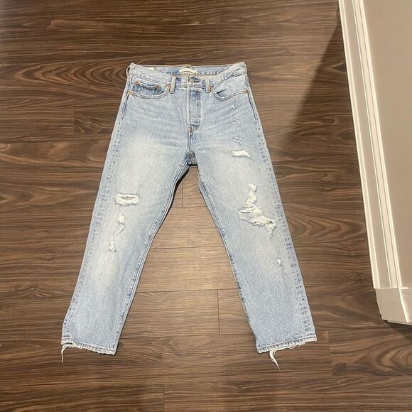 Levi's Wedgie Straight Jeans with rips Size 30 Length 26 - Picture 1 of 5